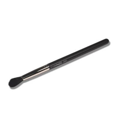 MAC 224S Tapered Blending Brush Synthetic Fibre Eye Shadow Brush - Image 1 of 4