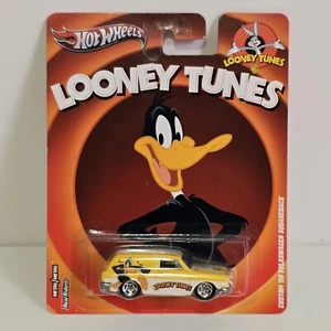 2012 Hot Wheels Loony Toons Daffy Duck ‘69 Volkwagon Squareback Real Riders New - Picture 1 of 3