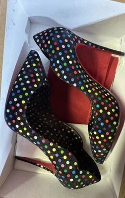 Tacones Christian Louboutin a lunares talla UE 36,5 Foto 1 de 4