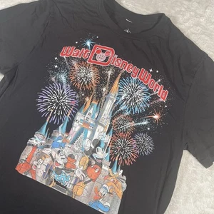 Walt Disney World Cinderella Castle T-Shirt Fireworks Mickey Mouse Men’s Large - Picture 1 of 6