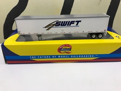 Athearn Ho Scale Swift Transport 53' Duraplate Trailer RTR - Image 1 of 4