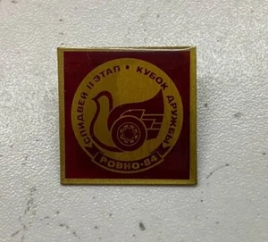 Insignia prendedor Speedway 1984 Campeonato Mundial Motocros Motocicletas Carreras Rovno URSS - Imagen 1 de 2