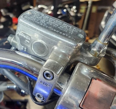 Cilindro maestro de freno delantero Honda VTX1300 2003-2009 OEM 10.418 millas #45510-MEM-671 Foto 1 de 4