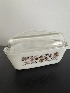 Vintage Pyrex Space Saver Vine Brown Triangle Retro Pyrex Dish & Lid - Picture 1 of 6