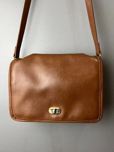 Borsa vintage vinile con serratura a tracolla organizer sezione interna tasche in pelle scamosciata - Foto 1 di 18