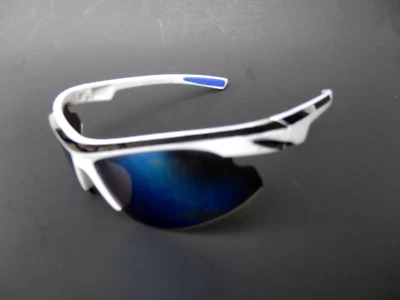 Gafas de sol envolventes blancas Foster Grant NS1119 Mask 20 01 espejo azul 100 % UVA-UVB Foto 1 de 4