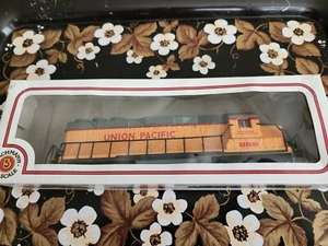 Vintage BACHMANN HO Scale UNION PACIFIC Diesel Locomotive GP 40 #866 - Picture 1 of 7