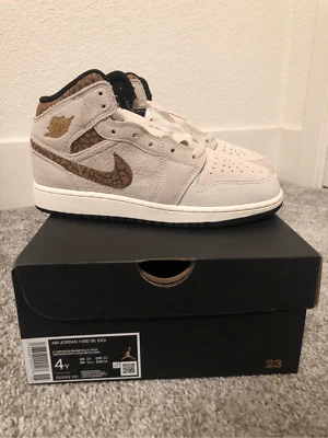 Nike Air Jordan 1 MID SE GS LT Orwood Brown/Metallic Gold Kids Size 4Y - Изображение 1 из 4