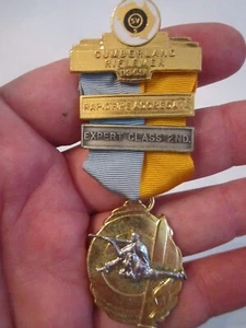 1969 CUMBERLAND RIFLEMAN MEDAL - EXPERT CLASS, RAPID FIRE IN THE CASE - Picture 1 of 4