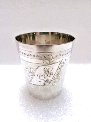 Ancienne timbale en métal argenté - Photo 1/4