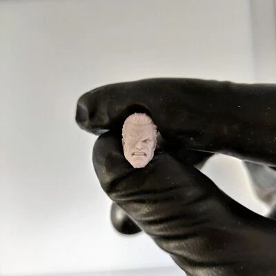 Cabeza esculpida Joseph Wilson Deathstroke Slade 1:18 para cuerpo de figura masculina de 3,75 pulgadas Foto 1 de 4