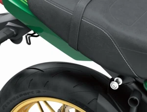 GANCIO E STAFFA CRAVATTA ORIGINALE PRODUTTORE DI APPARECCHIATURE ORIGINALI KAWASAKI Z650RS 2022 PER BAGAGLI 999941554 - Foto 1 di 1