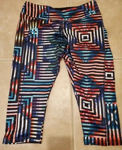 Damen Activewear Größe XL Leggings Cropped Kompression. Geometrisches Design  - Bild 1 von 4