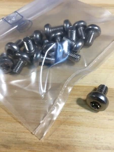 VITE ACCIAIO INOX M6x10 TESTA CILINDRICA BOMBATA PER CHIAVE TORX T30 15PZ. - Foto 1 di 1