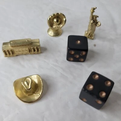 Monopoly aquí y ahora 4 fichas y dados de juego tono dorado de repuesto 2015 Foto 1 de 4