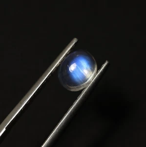 1.5 Cts 7.4x6.2 MM Naturl Blue Sheen White Rainbow Moonstone Oval Cabochon - Picture 1 of 12