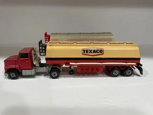 1973 Matchbox Lesney Super Kings #K16/18 - Ford LTS Tractor with Texaco Tanker - Picture 1 of 24