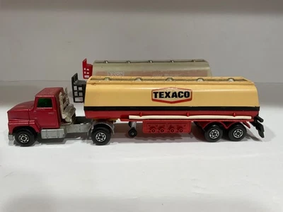 1973 Matchbox Lesney Super Kings #K16/18 - Ford LTS Tractor with Texaco Tanker - Image 1 of 4