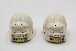 VINTAGE PIGS WITH CORN ON THE COB SALT AND PEPPER SHAKERS CUTE - Picture 1 of 7