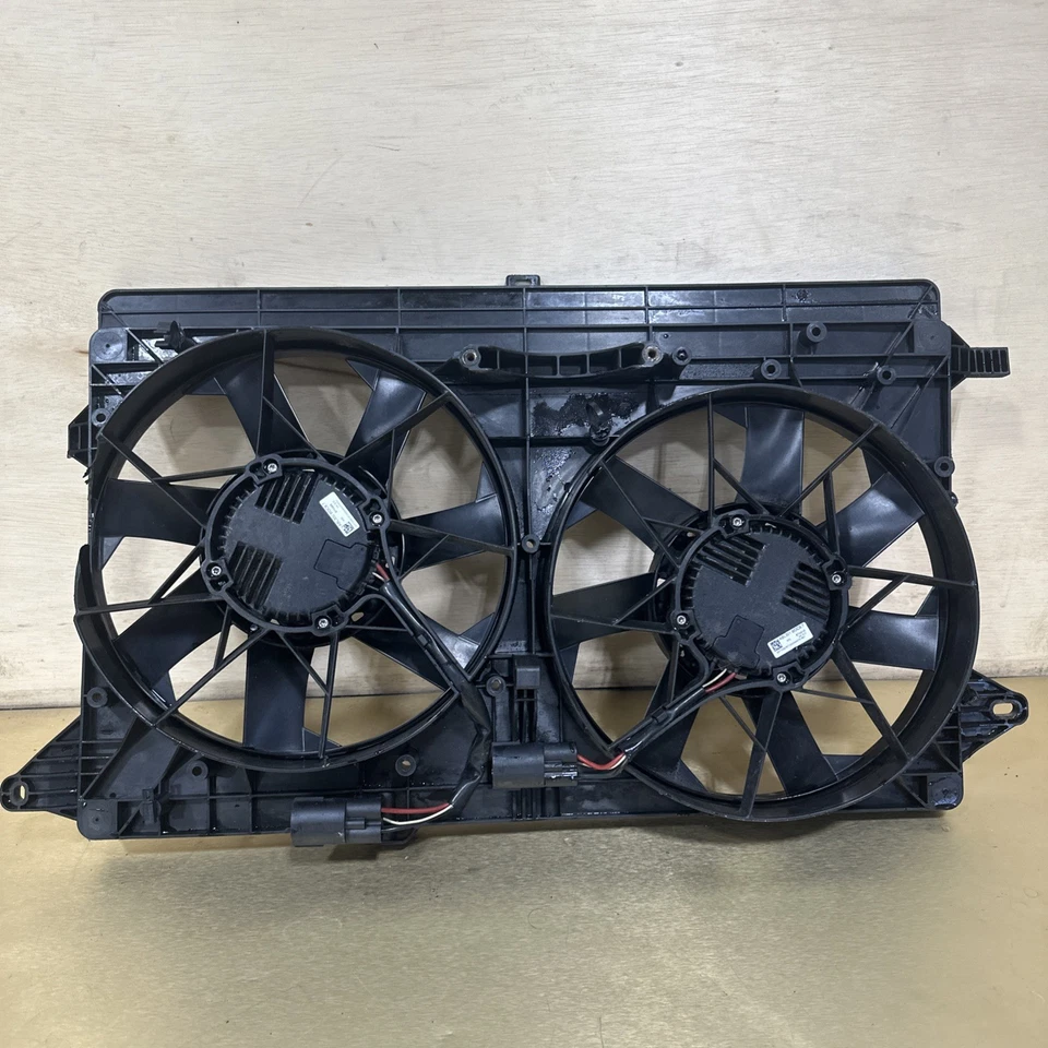 Conjunto de ventilador de refrigeración Chevrolet Volt 2011-2015 ajuste directo OEM Foto 1 de 4