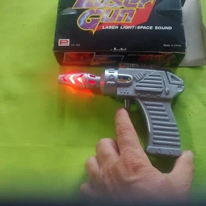 MINI SPACE LASER GUN POTEX Nr. 369 VINTAGE LASER LIGHT SPACE SOUND FUNKTIONSTÜCHTIG - Bild 1 von 9