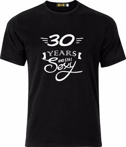 CAMISETA PERSONALIZADA 30, 40,50 60 21, AÑOS Y TODAVÍA SEXY DIVERTIDA NAVIDAD ALGODÓN - Imagen 1 de 3