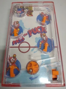 1987 Milton Bradley "Pass The Puck" Pocket Game - Picture 1 of 5