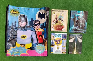 2014 Comic Con SDCC Adam West Bag + Jim Lee Batman + set libro Usagi/Hellboy Sakai - Foto 1 di 7