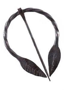 Ringfibel mit Blättern, handgeschmiedet - Bild 1 von 2