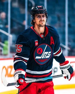 Mark Scheifele on Ice Portrait Winnipeg Jets 8x10 NHL Hockey Photo - Picture 1 of 1