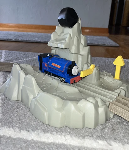 RUNAWAY BOULDER MOUNTAIN TRACKMASTER THOMAS FRIENDS TRAIN SET SIR HANDEL! Cover