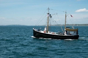 Kingfisher R/C Jersey Coast Dragger Model Boat Ship Plans,Templates,Instruc 34" - Picture 1 of 2