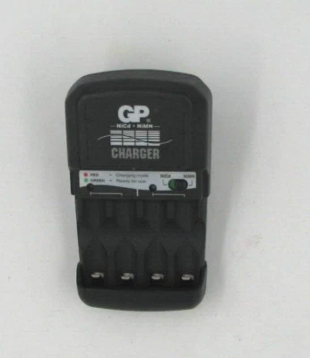 Cargador de batería GP NiCd NiMH ~ Clase 2 ~ GPKB34P ~ Foto 1 de 2
