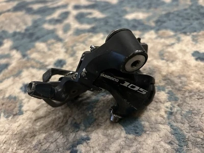 Câmbio traseiro Shimano 105 RD-5701 gaiola curta-média 10 velocidades - Preto - Imagem 1 de 3