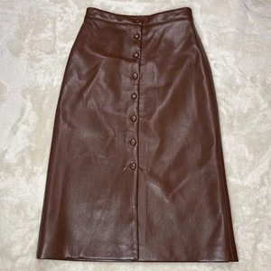 Falda midi lápiz marrón cuero vegano Aritzia Wilfred Manor 0 oficina minimalista - Imagen 1 de 9