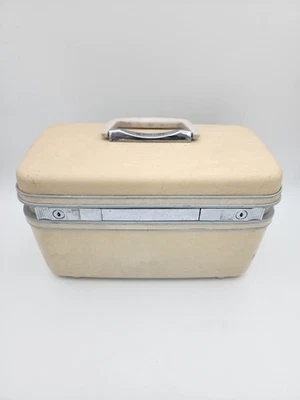Samsonite Silhouette Vintage Cream Train Makeup Case with Key Vanity Mirror - Image 1 of 4