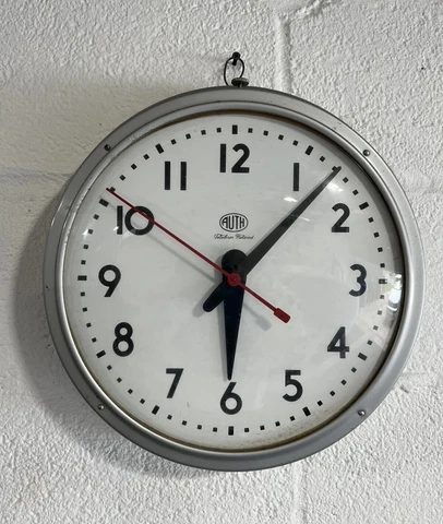 Vintage Auth Telecron Industrial Wall Clock Metal Glass Circle 14” electric Cover