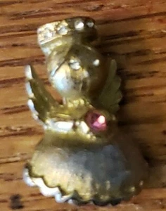 Vintage Gold Tone Angel With Clear Sparkly Rhinestone Eyes Brooch Pin AS-IS E-91 - Picture 1 of 4