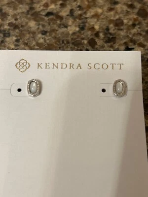 Серебряные серьги-гвоздики Kendra Scott перламутр цвета слоновой кости - Изображение 1 из 3