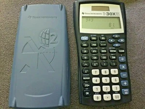 Texas Instruments TI-30X IIS Solar Scientific Calculator with Cover - Imagen 1 de 2