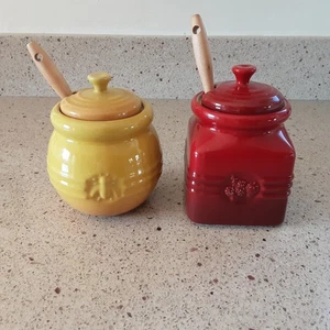 Le Creuset Dijon gelb Honigglas Topf & Beeren Marmeladenglas (beschädigt) mit Dipper - Bild 1 von 10
