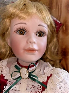 SEYMOUR MANN THIRD ANNUAL PORCELAIN HEAD CHRISTMAS DOLL "ASHLEY". MINT W/BOX - Picture 1 of 14