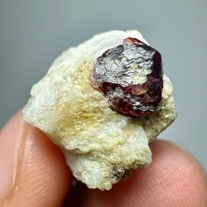 Cristales grabados en albita granate espesartina roja superior bien terminados de 21 quilates - Imagen 1 de 12