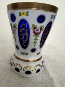 Bohemia Glas Vase - Milchglas blau weiß Überfang mit Emailmalerei Vintage Böhmen - Bild 1 von 6