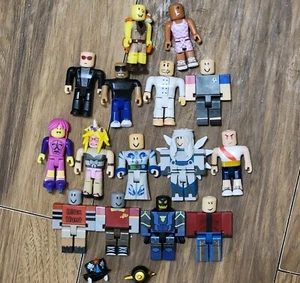 15 gemischte Roblox Mini Figuren & etwas Zubehör ohne Codes - Bild 1 von 6