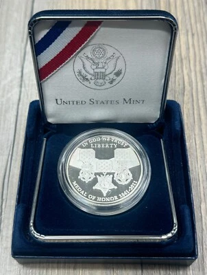 2011 P United States Medal of Honor Commemorative Coin Silver Proof Dollar OGP - Image 1 of 4