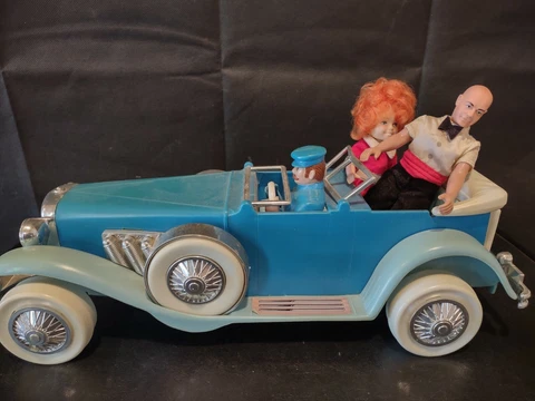 Vintage USA 1982 Knickerbocker jalopy limo car Orphan Annie Warbucks toy figures Cover