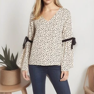 Blusa HALOGEN Mujer Mediana Marfil Negra Manchada Campana Manga Terciopelo Corbatas Top Usada en Excelente Condición - Imagen 1 de 8