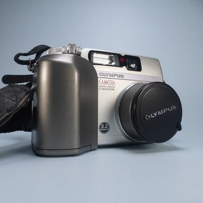 Olympus Digital Camera Camedia C-3020 Zoom 3.2MP Silver Tested - Image 1 of 4
