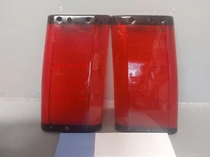 Range Rover Classic rear side lense set-Black edged -RTC4588+RTC4589 -OEM - Picture 1 of 1